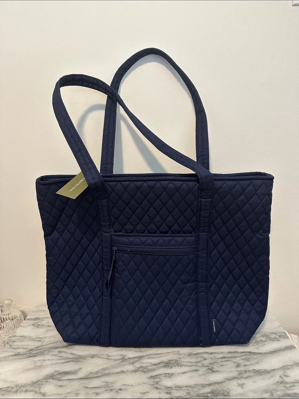 Vera Bradley Original Vera
Quilted Tote Bag in blue NWT